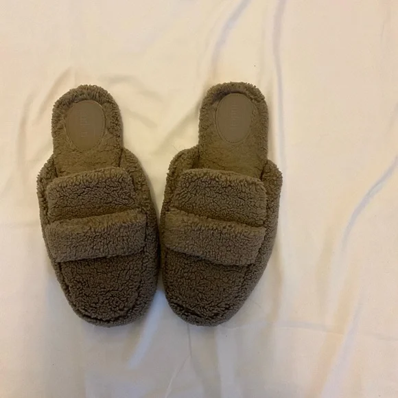 Auden Shoes Womens Cozy Tan Fuzzy Slippers Poshmark